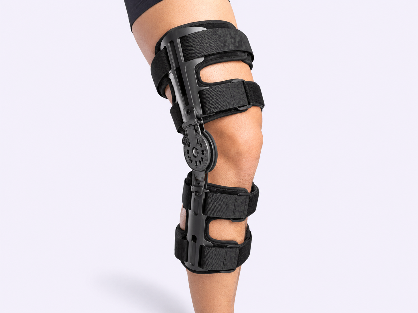 Knee orthosis with adjustable joints